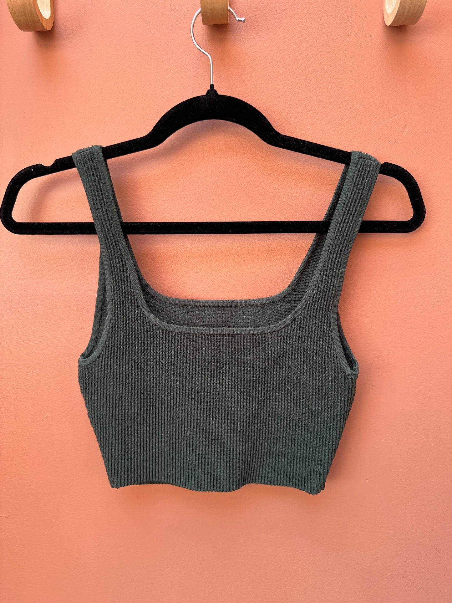 Babaton Ribbed Crop Top