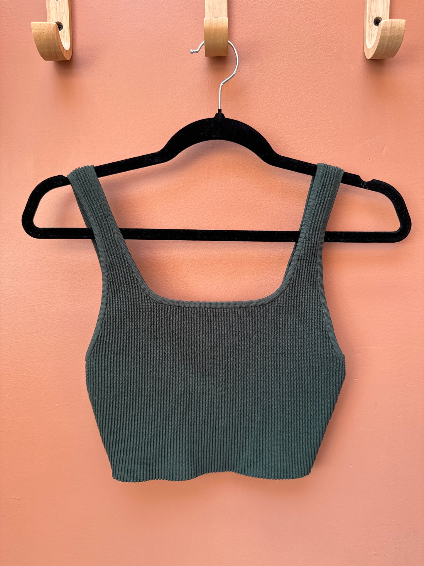 Babaton Ribbed Crop Top